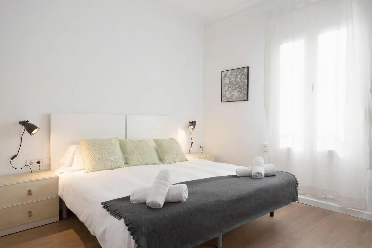 Housalia Lepant 3 Bedroom Apartment 300 Meters De Sagrada Familia Barcelona